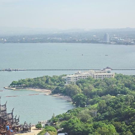 Wong Amat Pattaya Beach Resort Exterior photo